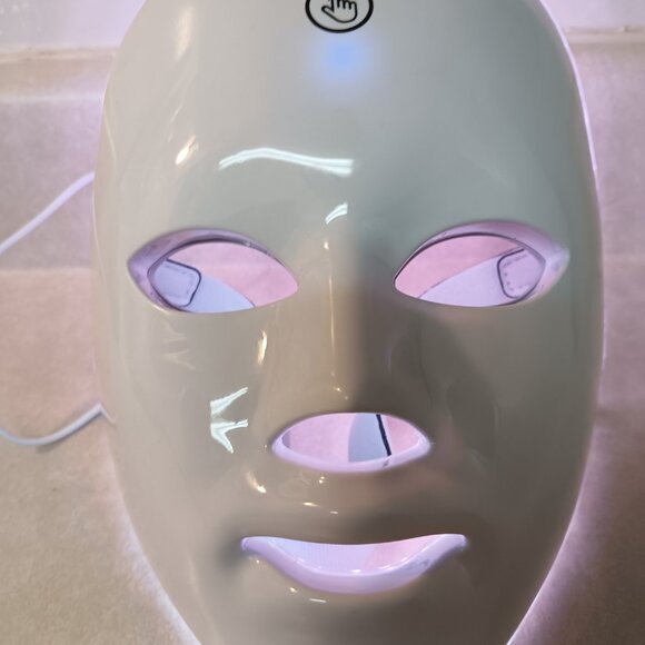 LED Beauty Face Mask Rejuvenating Skincare Preowned - Picture 10 of 10